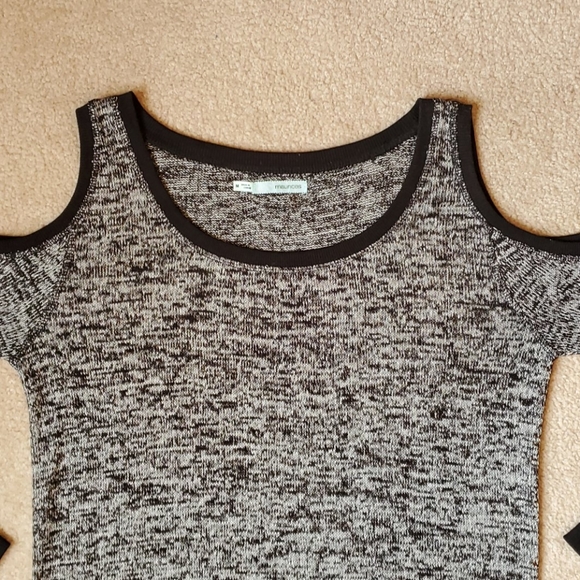 Maurices cold shoulder tunic size Medium - Picture 9 of 10